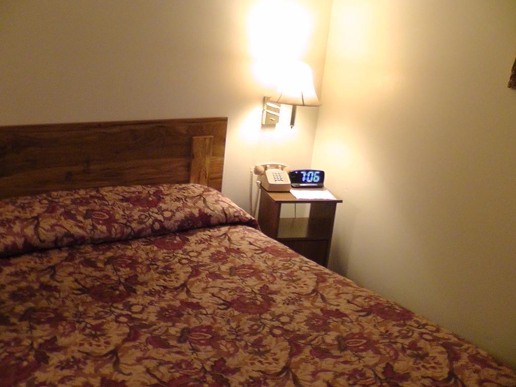 Motel 95&Campground Hixton Buitenkant foto