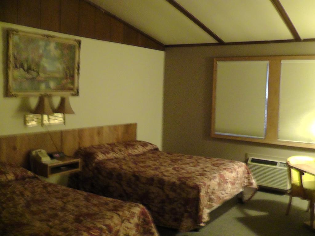 Motel 95&Campground Hixton Buitenkant foto