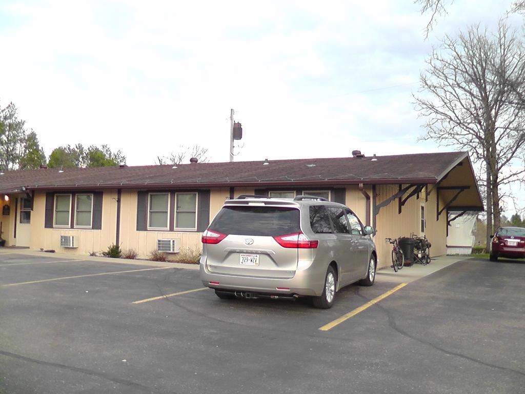 Motel 95&Campground Hixton Buitenkant foto
